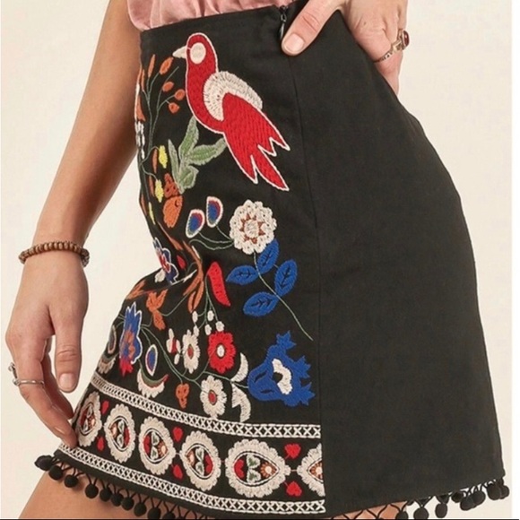 Umgee EMBROIDERED POMPOM SKIRT Size Medium - Picture 2 of 11